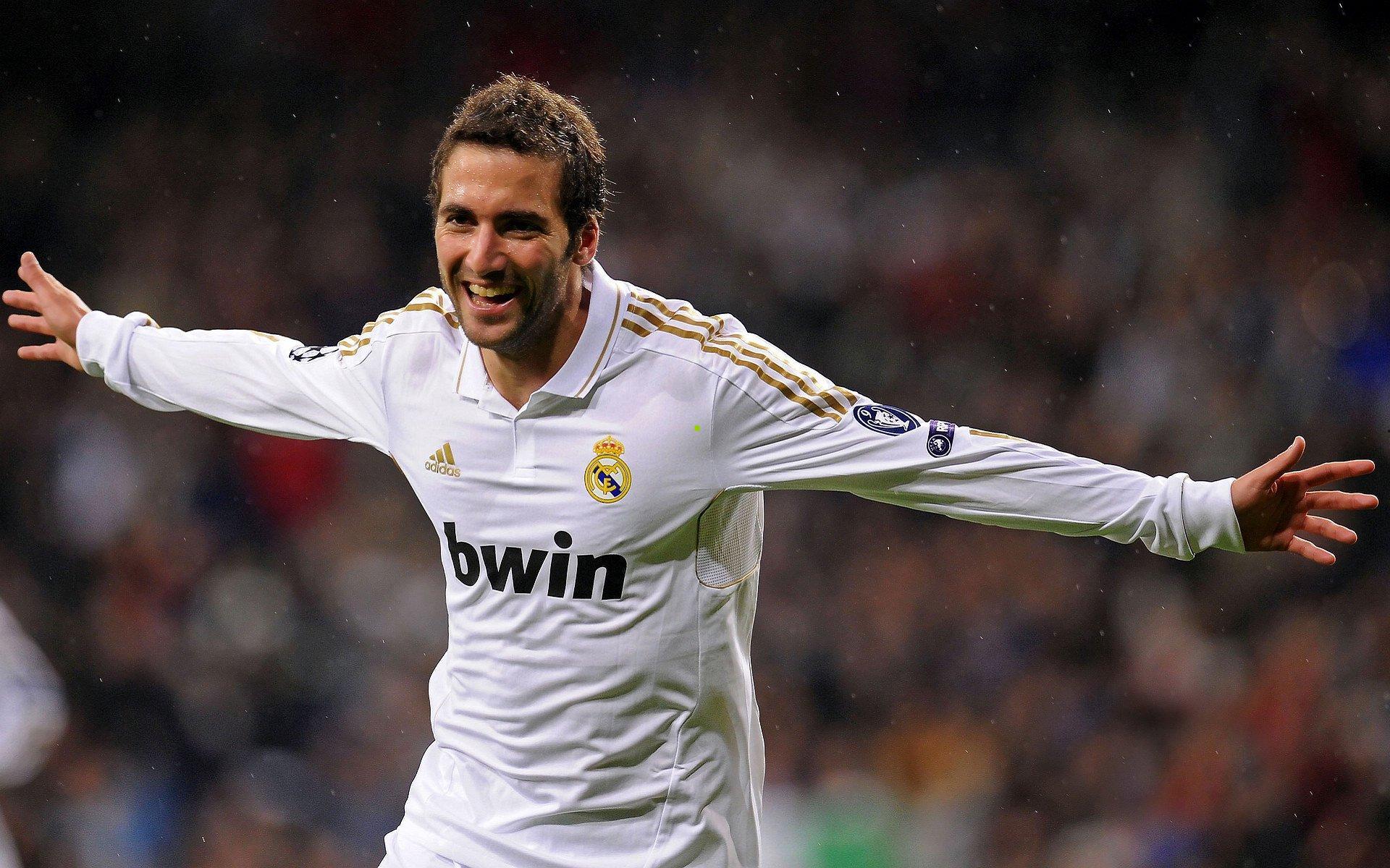 巴萨锋线补强锁定奥斯梅恩,巨额转会费成夏窗最大难题